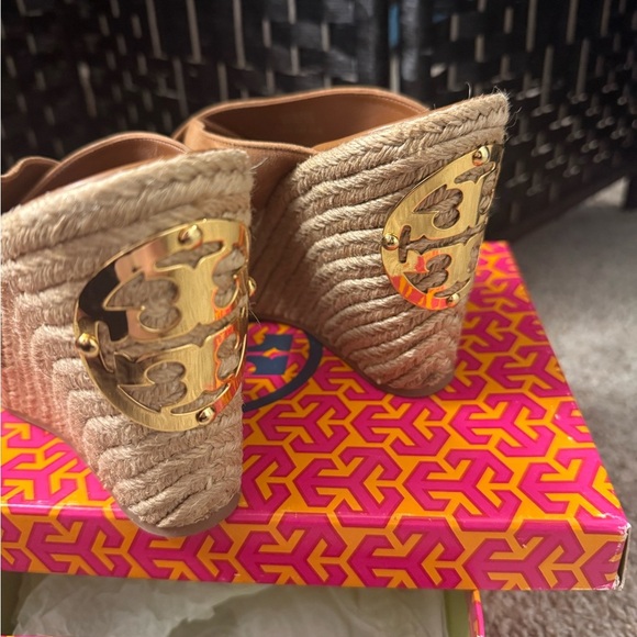 Tory Burch Tan Mules Suede Clogs - Picture 2 of 8